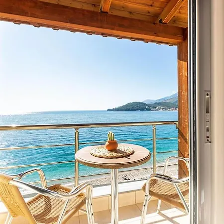 Potam'sea Bliss 36- Front, Sun Beds & Parking * Himare