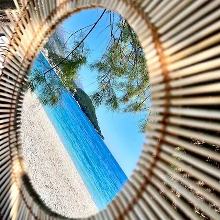 Potam'sea Bliss 36- Front, Sun Beds & Parking 히마레